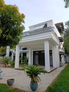 ANABEE HOLIDAY Inn