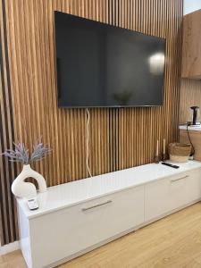 Emerald Breeze Apartment