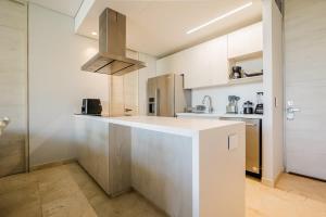 Modern 2BR Apartment with Direct Beach Access in Barú