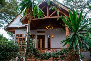 Trek Africa House