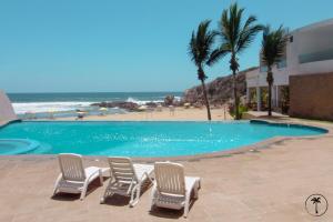 House, Beach and Pool!