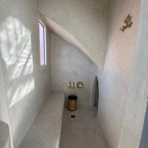 Riad White Pool and Terrace