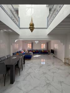 Riad White Pool and Terrace