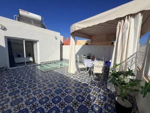 Riad White Pool and Terrace