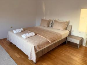 Matey Luxury Sky Apartment