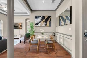 Cozy 2BR- Pool,Gym,Pkng,Near BOK Ctr&Arts Dstrct