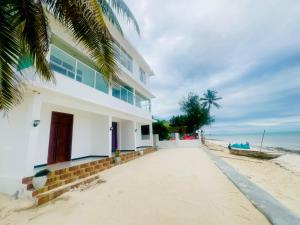 Sea Crest Hotel