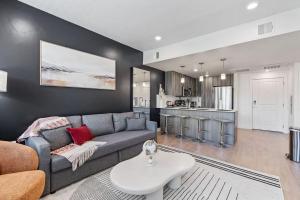 Stylish 1BR w Parking, Near Temple Square & Delta Center
