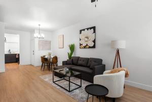Stylish 2BR-Pool, Yoga Rm, Gym, Cabanas, BBQ,Prkng