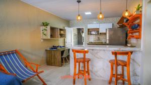 Casa em Camacari com Piscina e Churrasqueira