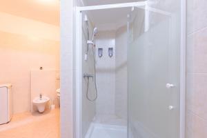 RING Family Residence - Spacious 2BR, Tub and Shower, Private Underground Parking, Terrace