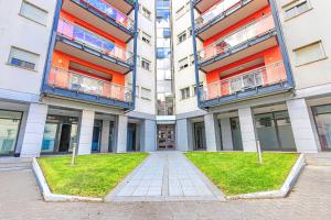 RING Family Residence - Spacious 2BR, Tub and Shower, Private Underground Parking, Terrace