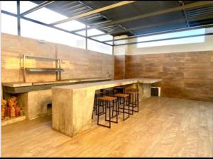 Amplio Dpto de 2 Dormitorios,Patio Privado con Pérgola & Ubicación Inigualable