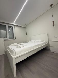 Casa Noir Luxury 3BR Apartment 2 Baths Near Lisbon & Sintra