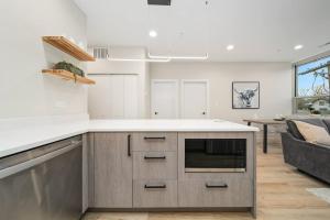 Luxurious Brand New 3BR Walk Downtown Brookfield