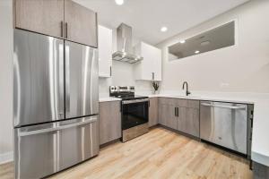 Luxurious Brand New 3BR Walk Downtown Brookfield