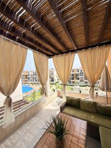 Appartement agréable et lumineux vue sur piscine WIFI