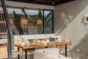 Villa Stemar Modern 4BR Villa in Kerobokan