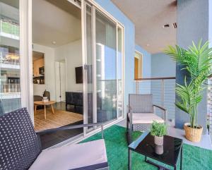 2BR 2BA Condo in Marina Del Rey - 5 Star Location - 15 min to LAX Airport