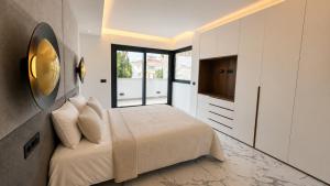 4 bed minigolf Villa and downstairs independent apartment