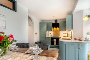 2 Bed in Tenby oc-b41402