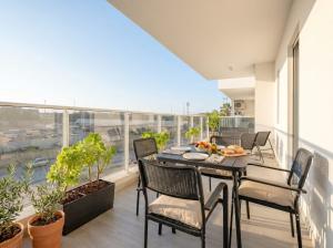 Dimora Venera-Modern Comfort with Private Parking