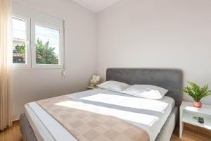 Lian Rooms 1 - Modern Double --- BRAND NEW - Lungomare 3 min walk