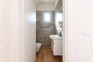 Lian Rooms 1 - Modern Double --- BRAND NEW - Lungomare 3 min walk