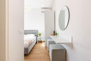 Lian Rooms 1 - Modern Double --- BRAND NEW - Lungomare 3 min walk