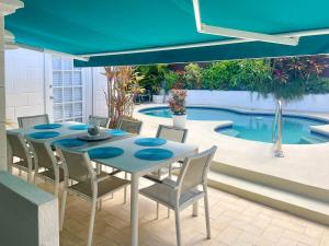 Tropical Oasis with Pool close to beach - Beachcomber