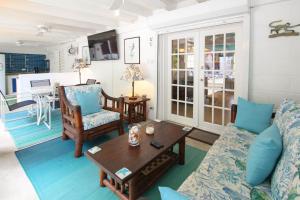 Tropical Oasis with Pool close to beach - Beachcomber
