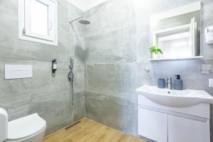 Lian Rooms 2 - Modern Triple Room
