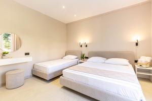 Lian Rooms 6 - Deluxe Triple w Balcony, Parking --- BRAND NEW - Lungomare 3 min walk