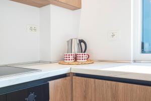 Santorini Dream 3 Apt w Parking, Kitchen and Sunset View - Drymades