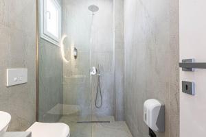 Lian Rooms 8 - Double Suite w Balcony --- BRAND NEW - Lungomare 3 min