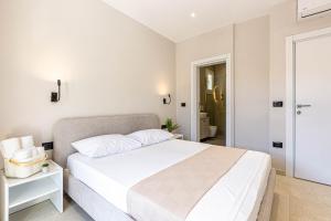 Lian Rooms 8 - Double Suite w Balcony --- BRAND NEW - Lungomare 3 min
