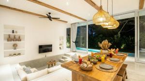 Lush 2BR Villa, 4min to Bingins Coastal Escape