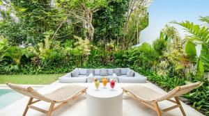 Lush 2BR Villa, 4min to Bingins Coastal Escape