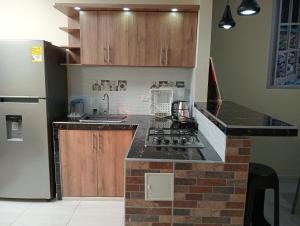 BONITA Y CÓMODA CASA DE 3 HABITACIONES EN cONJUNTO