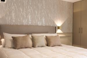Charming Suite Pool Location AC