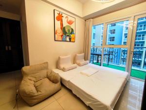 2BR Spacious Apt with Free Pool, View & Gym Access ,near MOA, Okada & Airport
