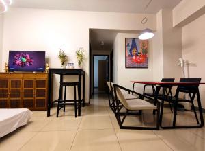 2BR Spacious Apt with Free Pool, View & Gym Access ,near MOA, Okada & Airport