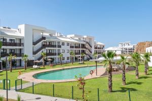 Elegante apartamento 2BR con terraza en Higuerón
