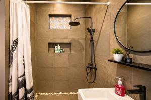 Urbanview Hotel Kalaras & Mini Zoo Cijeruk Bogor