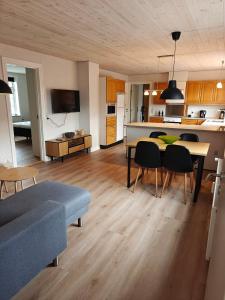 Lovely House Of 165 M2 Divided2 Apartments