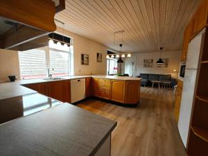 Lovely House Of 165 M2 Divided2 Apartments