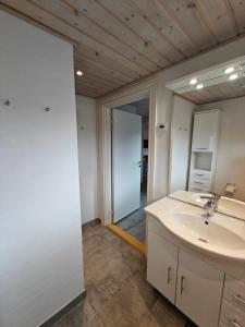 Lovely House Of 165 M2 Divided2 Apartments