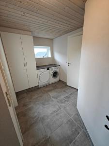 Lovely House Of 165 M2 Divided2 Apartments