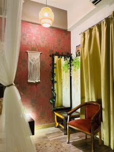 Luna Studio Cozy Boho Retreat with Canopy Bed