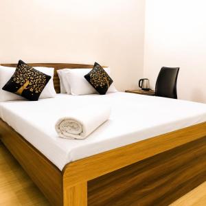 Aishwaryam Hotels & service Apartment